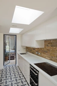 Kitchen & courtyard