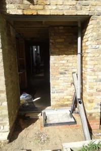 Overhanging roof