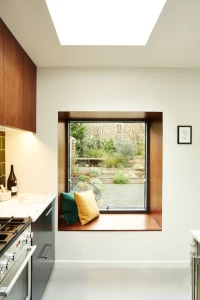 Projecting window seat