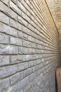 Flank wall to neighbours side