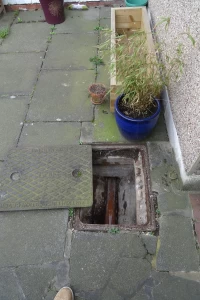 Shallow sewer connection