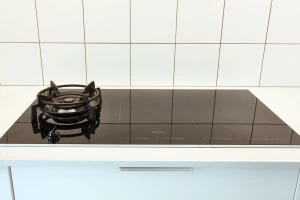 Induction hob with wok burner