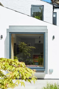 Projecting window seat