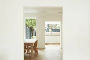 Open plan dining & kitchen