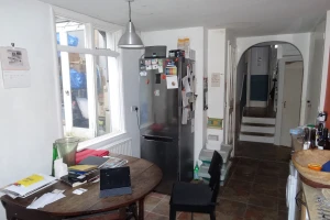 Kitchen to hallway